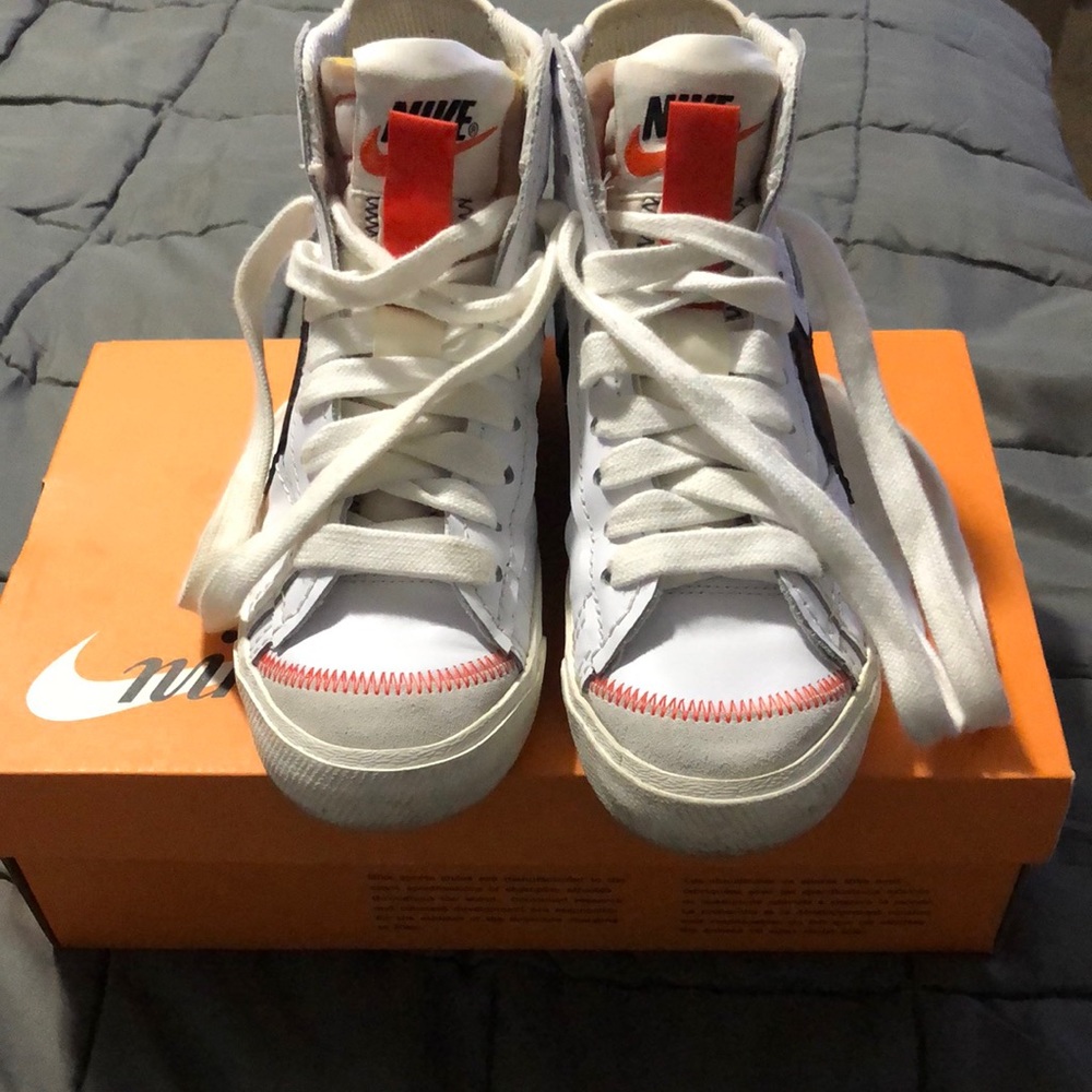 Nike blazer shoes size 8. Great condition.